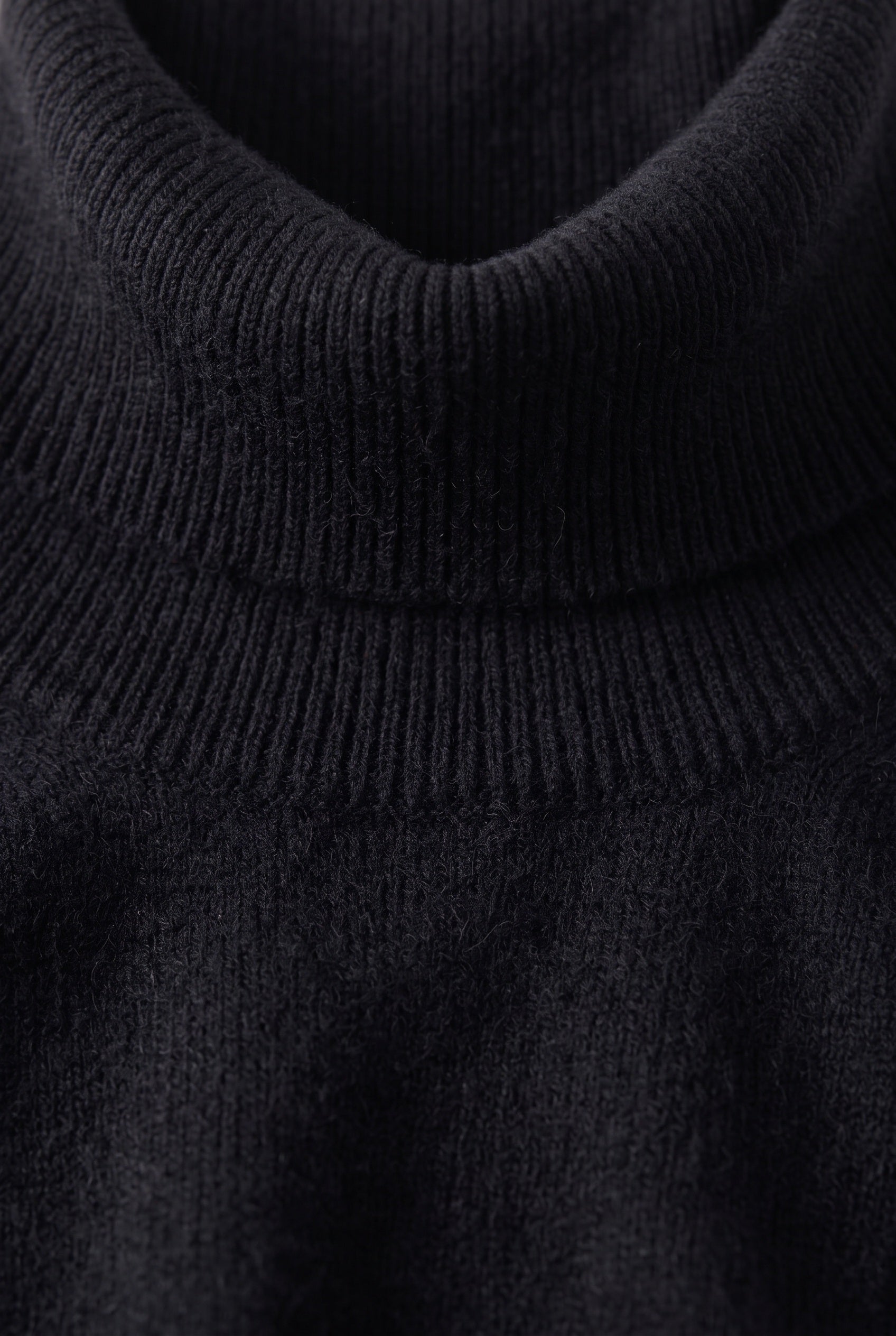 Women's Turtleneck Sweater | Slim Fit Ribbed Cuffs - 3