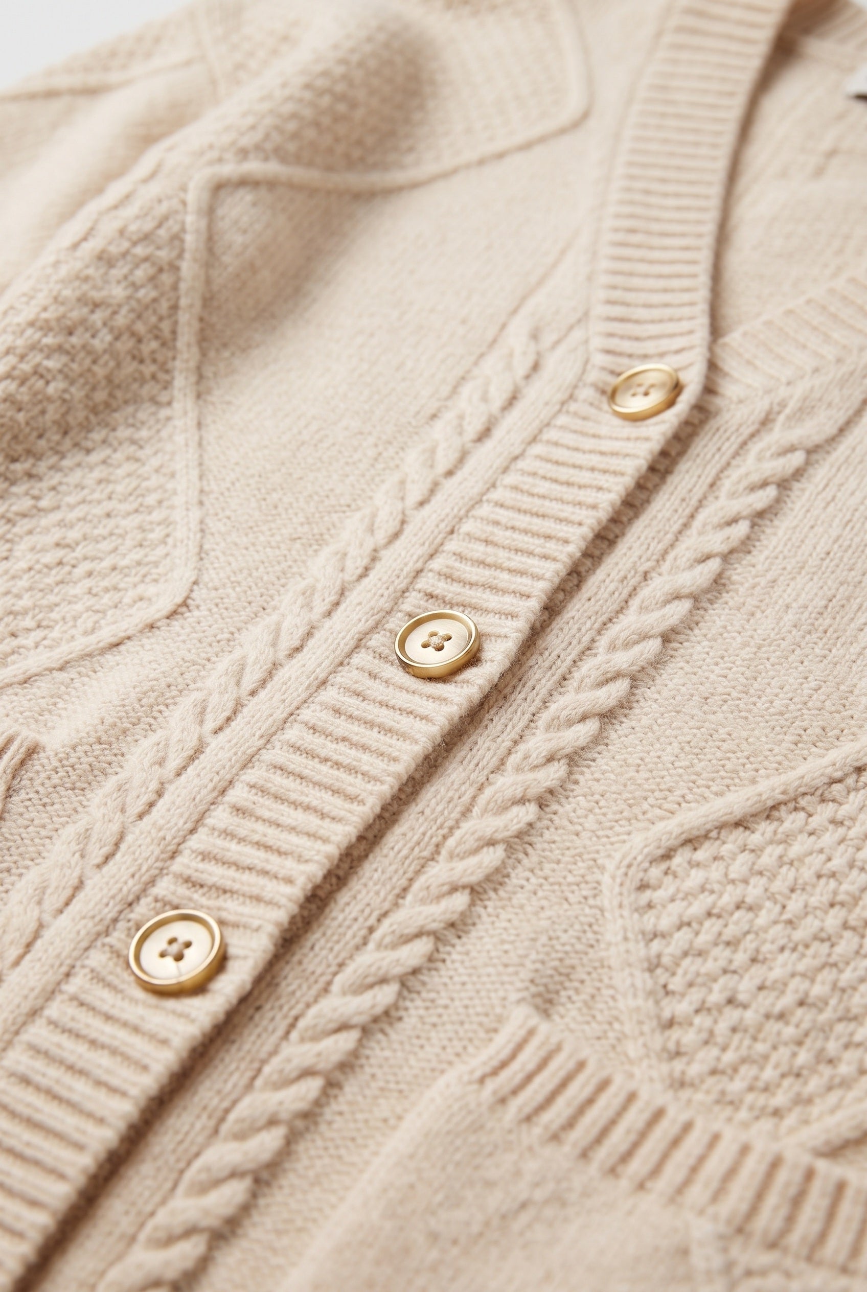 Women's Cardigan | Cable Knit V-Neck with Patch Pockets - 3
